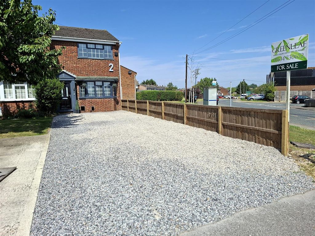 Property photo 1 of 22 St Pauls Close