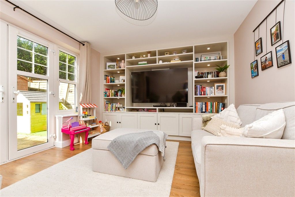 Property photo 2 of 13 Lounge