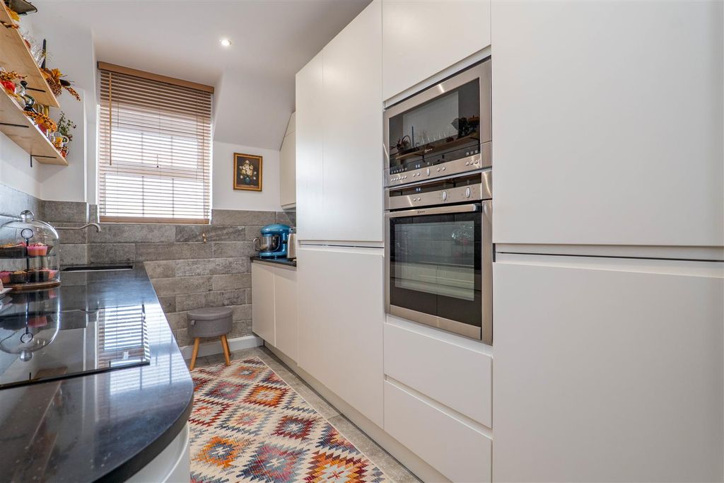 Property photo 3 of 25 Kitchen