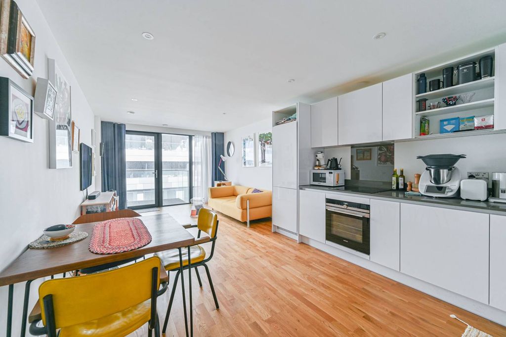 Property photo 2 of 18