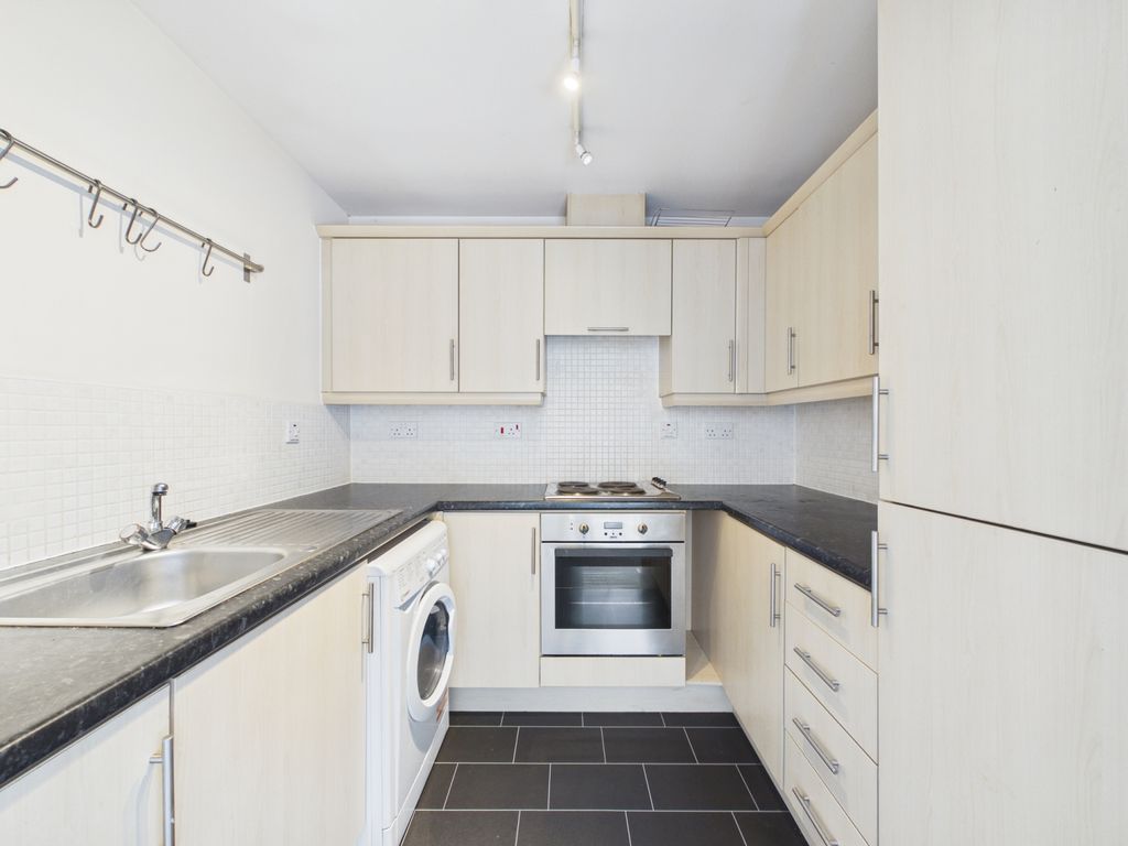 Property photo 3 of 9 Cam01721G0-Pr0120-Still006