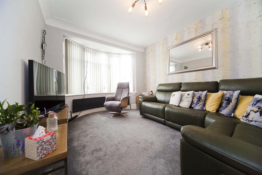 Property photo 2 of 30