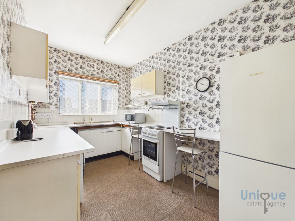 Additional image 4 of 2 bed flat for saleKings Court, 196 Clifton Drive South, Lytham St. Annes FY8