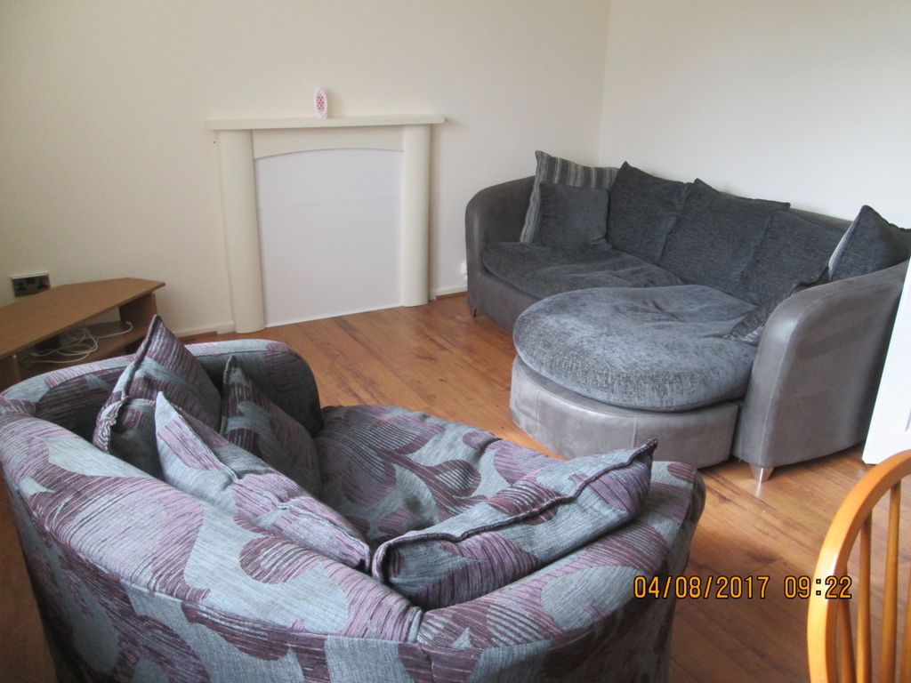 Property photo 3 of 8 Lounge Area