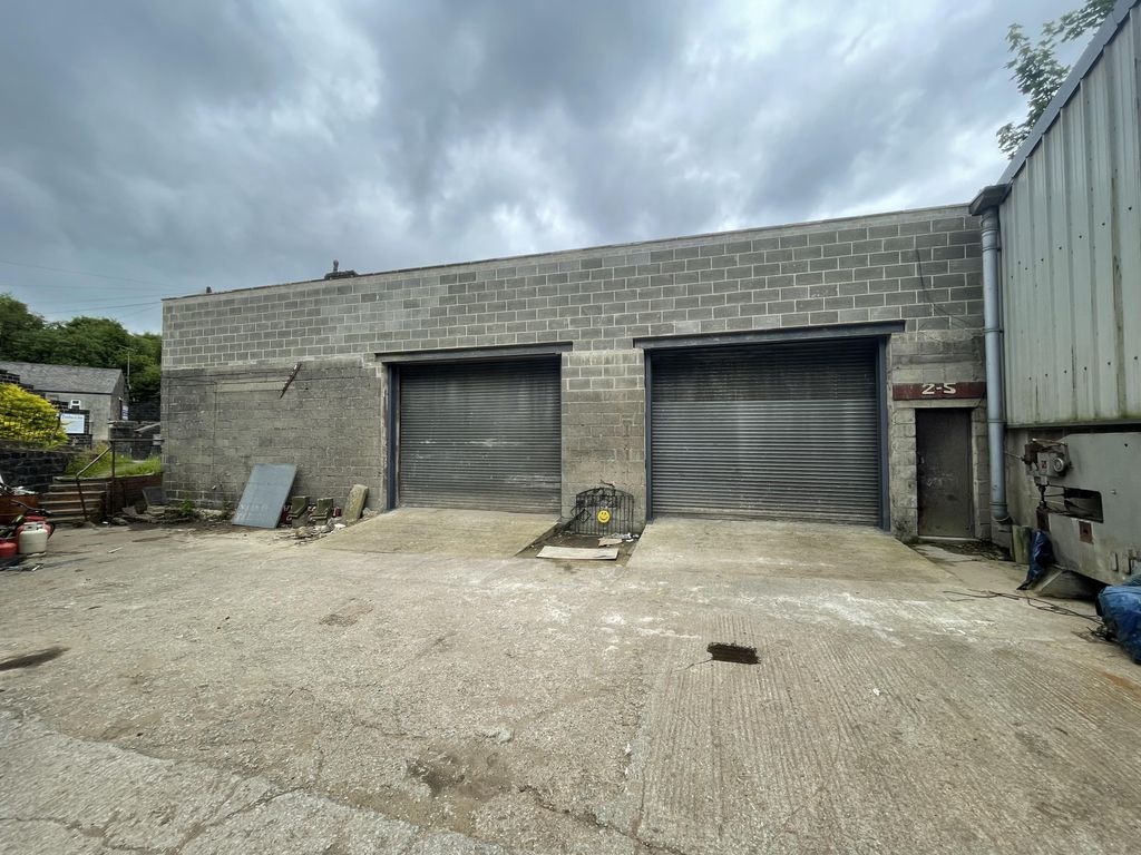 Property photo 1 of 8 Photo 7