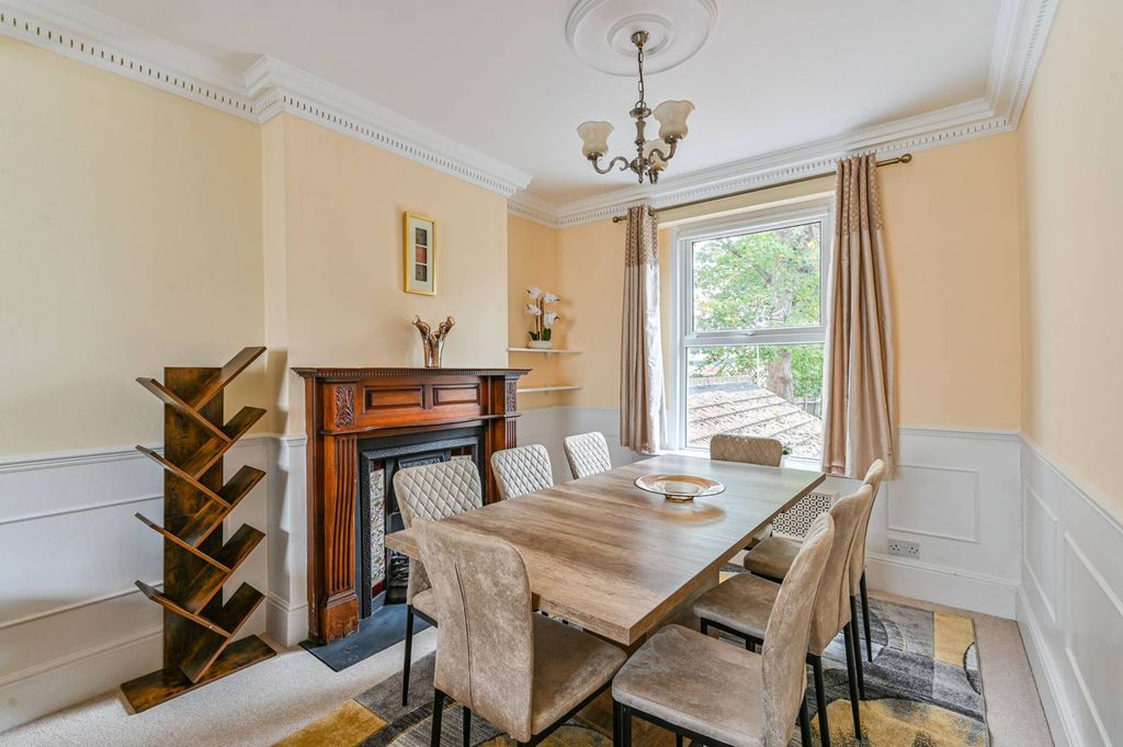 Property photo 3 of 27