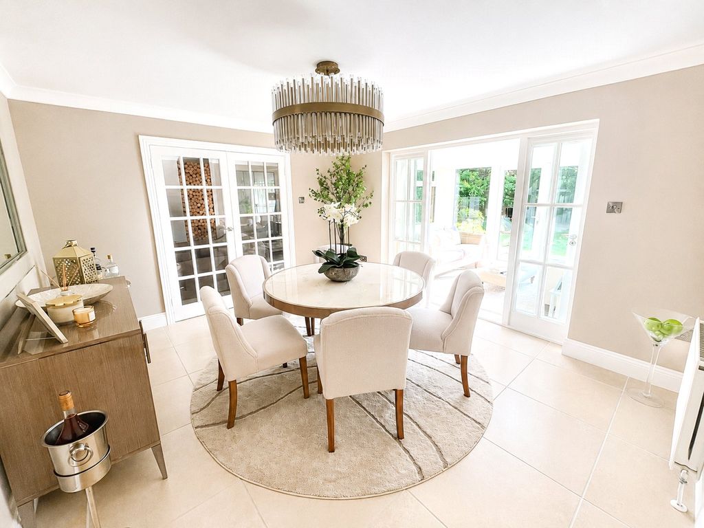 Property photo 3 of 50 Dining Room