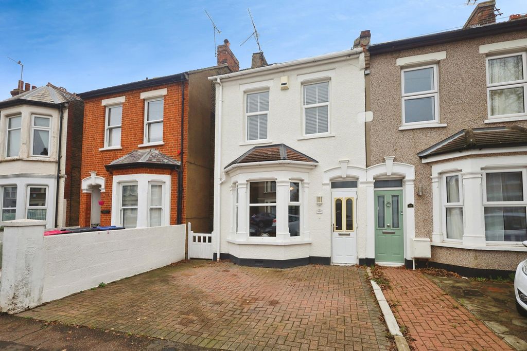 Property photo 2 of 28