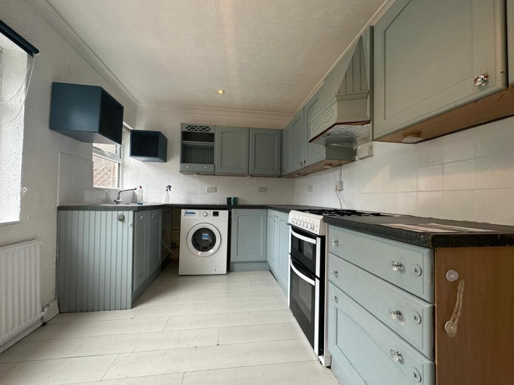 Property photo 2 of 8 Kitchen