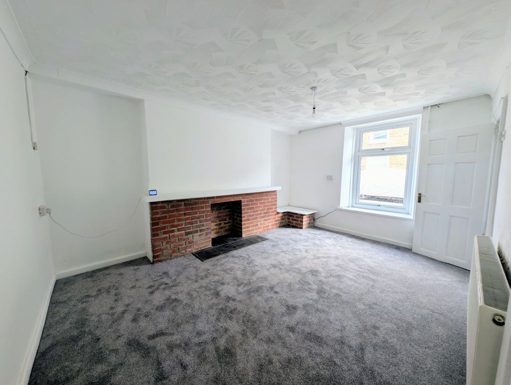 Property photo 2 of 14 Living Room 1