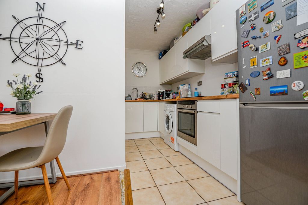 Property photo 2 of 6