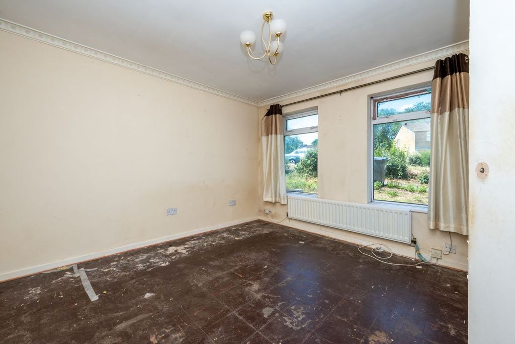 Property photo 3 of 12