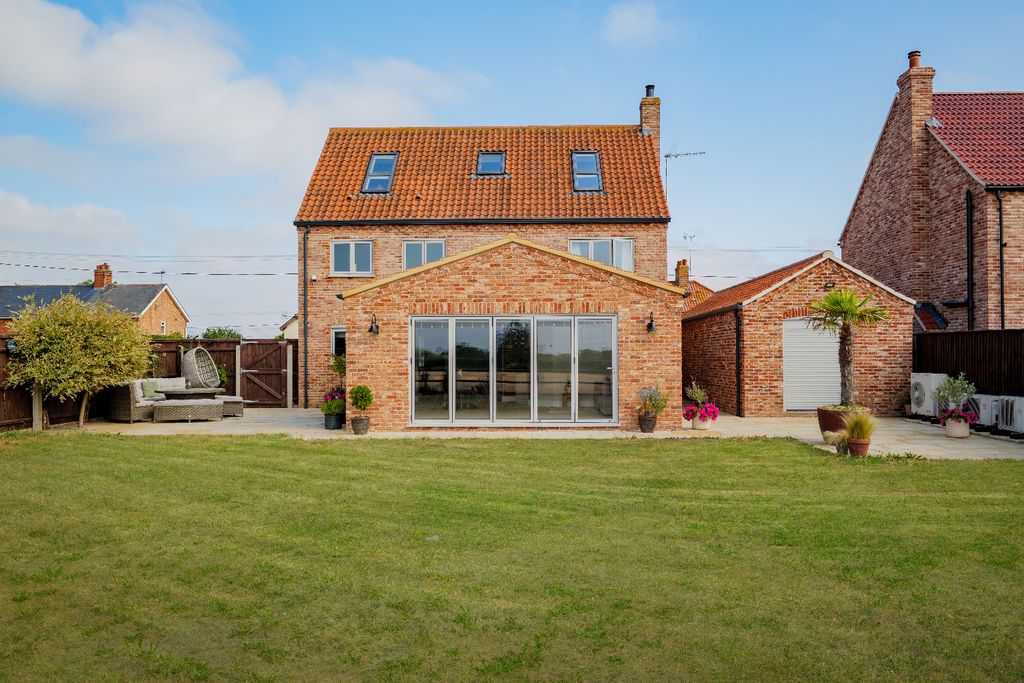 Property photo 1 of 43 2074662