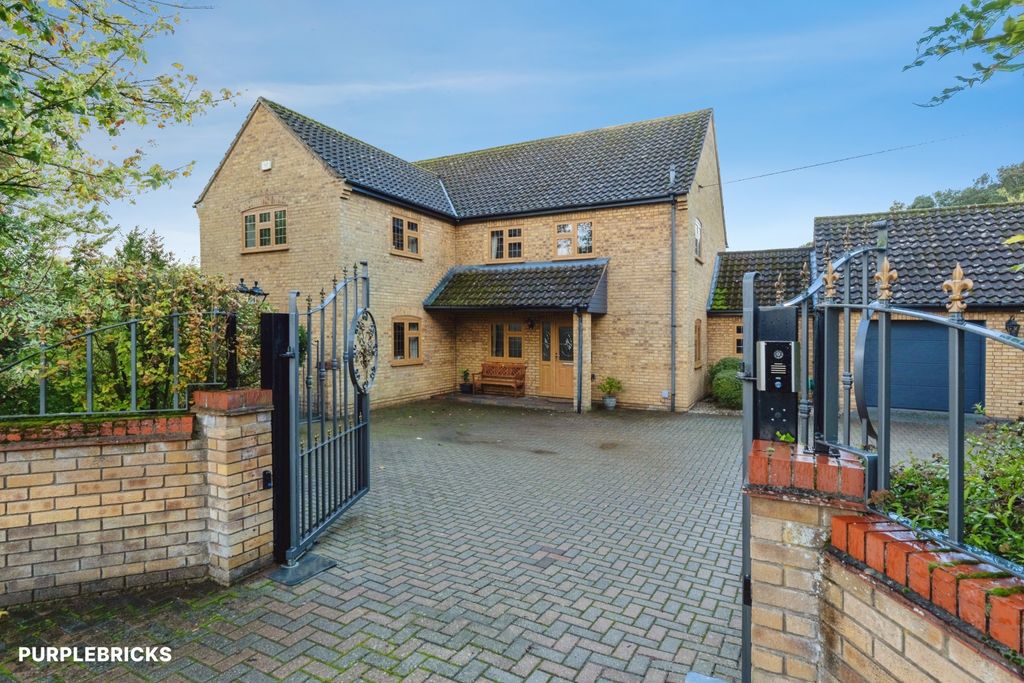 Property photo 2 of 26