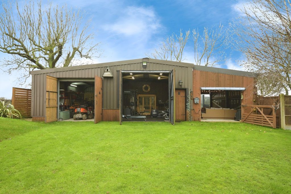 Property photo 3 of 28 Pbox-Img.Jpg