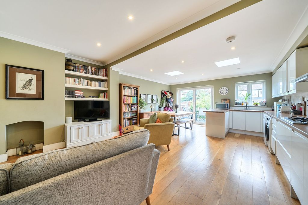 Property photo 2 of 11