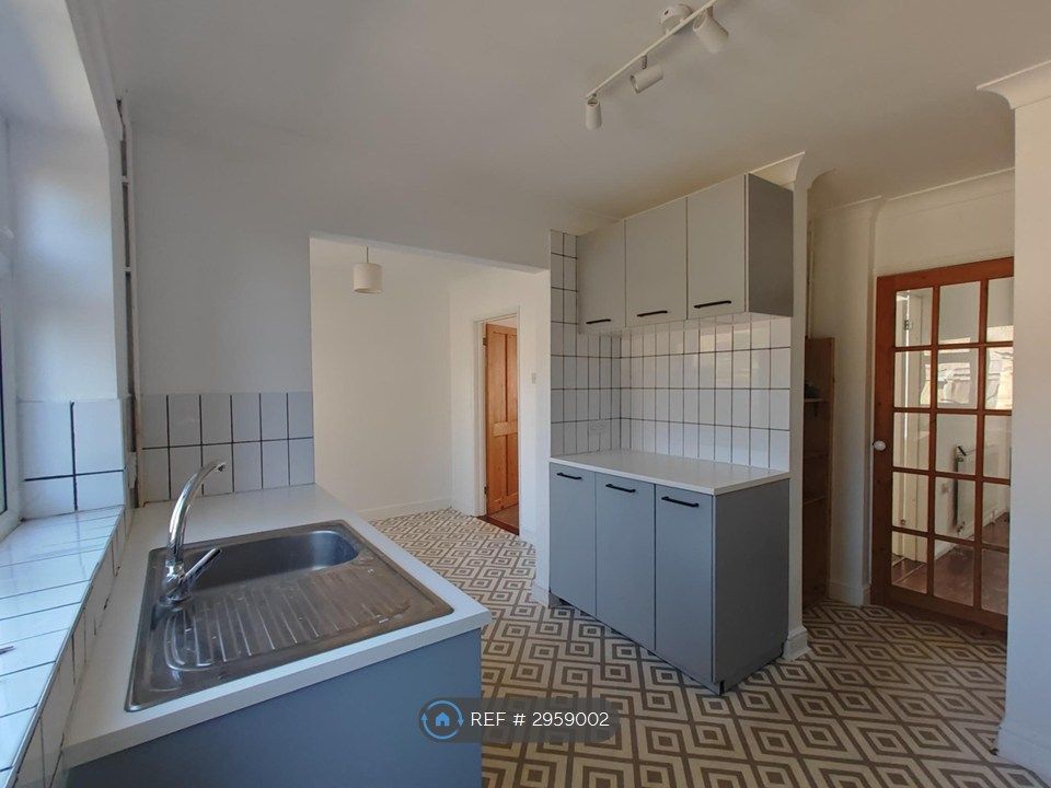 Property photo 3 of 14 Kitchen/ Dining