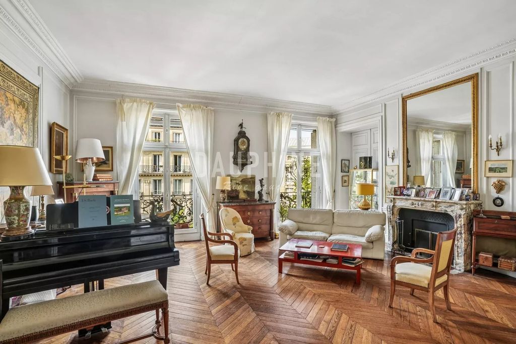 Property photo 1 of 12 Elegant 2-Bedroom Apartment In Notre-Dame-Des-Champs