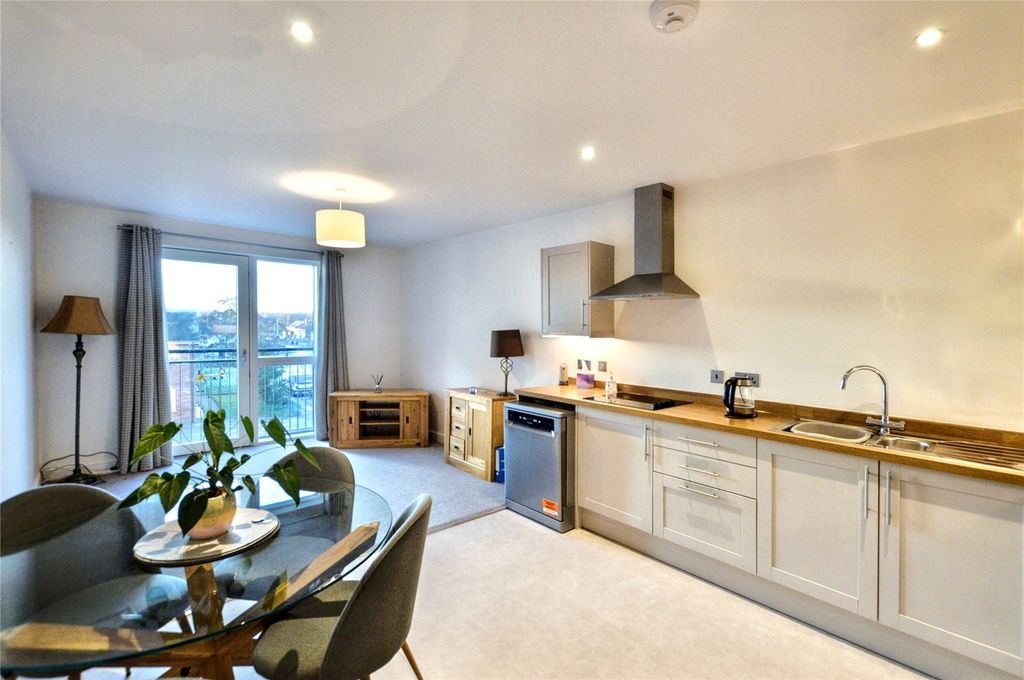 Property photo 3 of 18 Picture No. 06