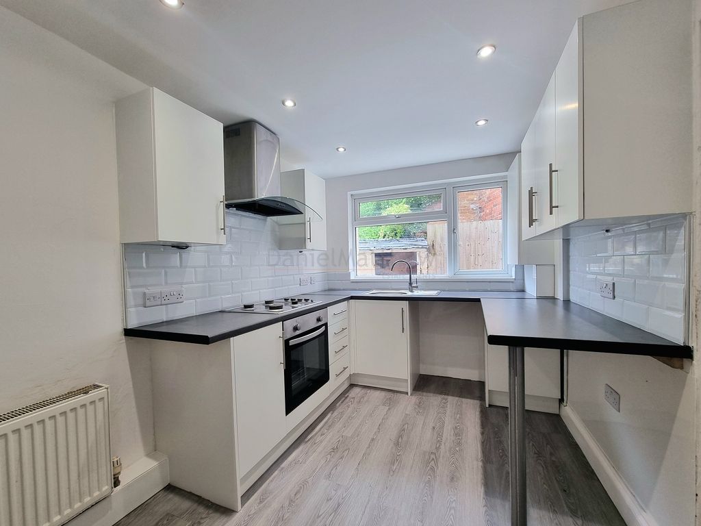 Property photo 3 of 15 Kitchen
