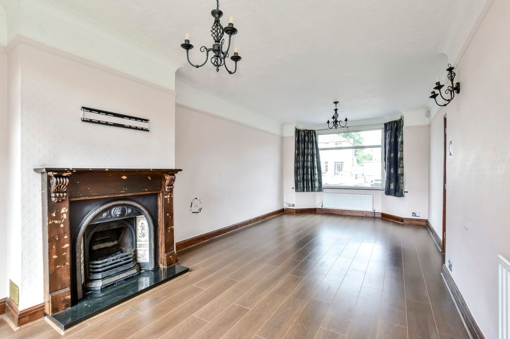 Property photo 2 of 22