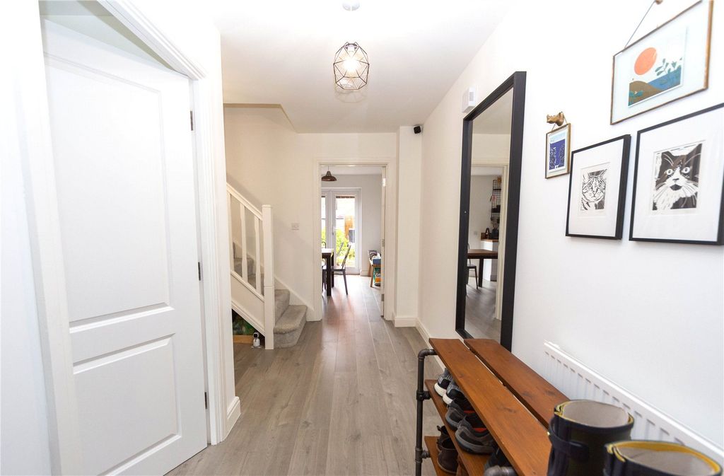 Property photo 2 of 27