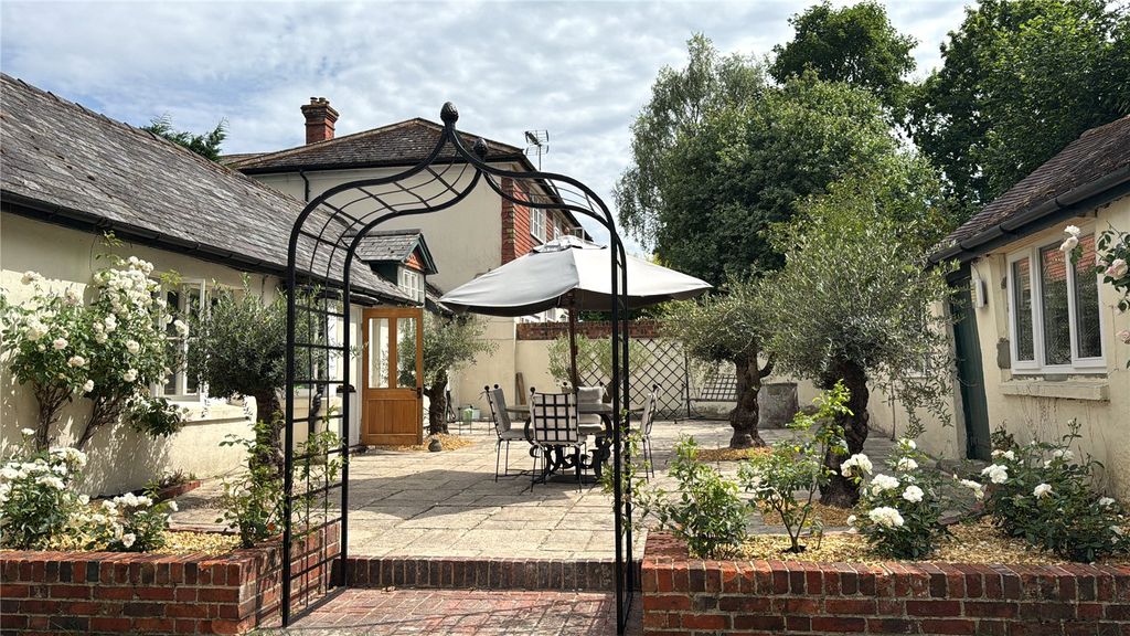 Property photo 2 of 25 Garden Terrace