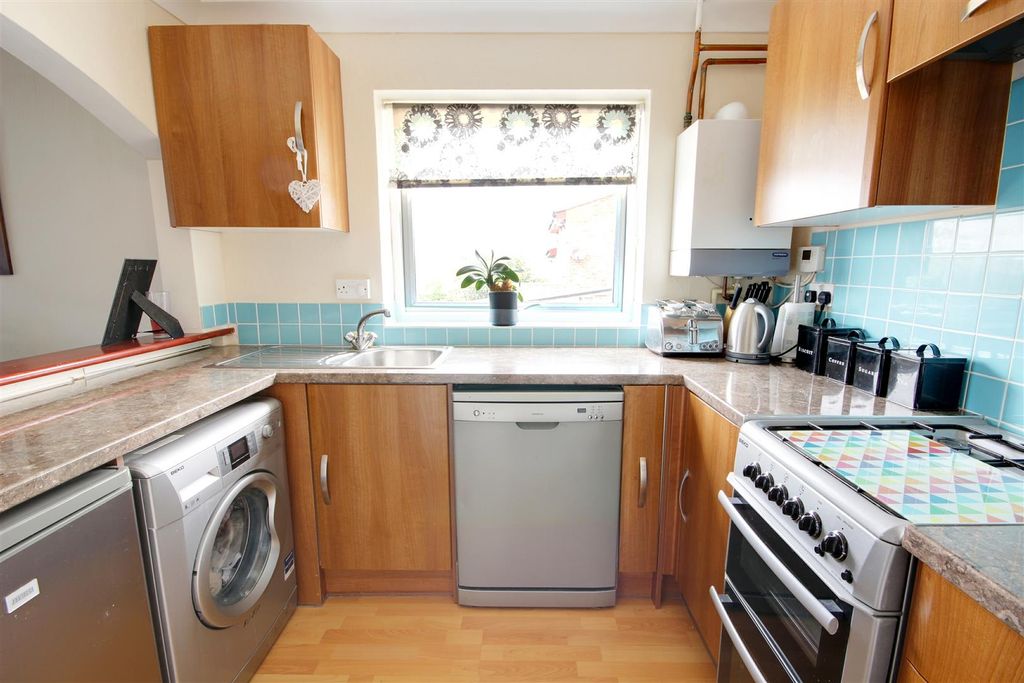 Property photo 3 of 11 Kitchen.Jpg