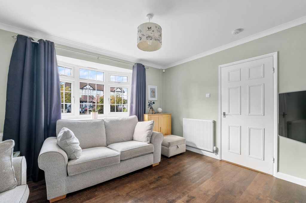 Property photo 3 of 27