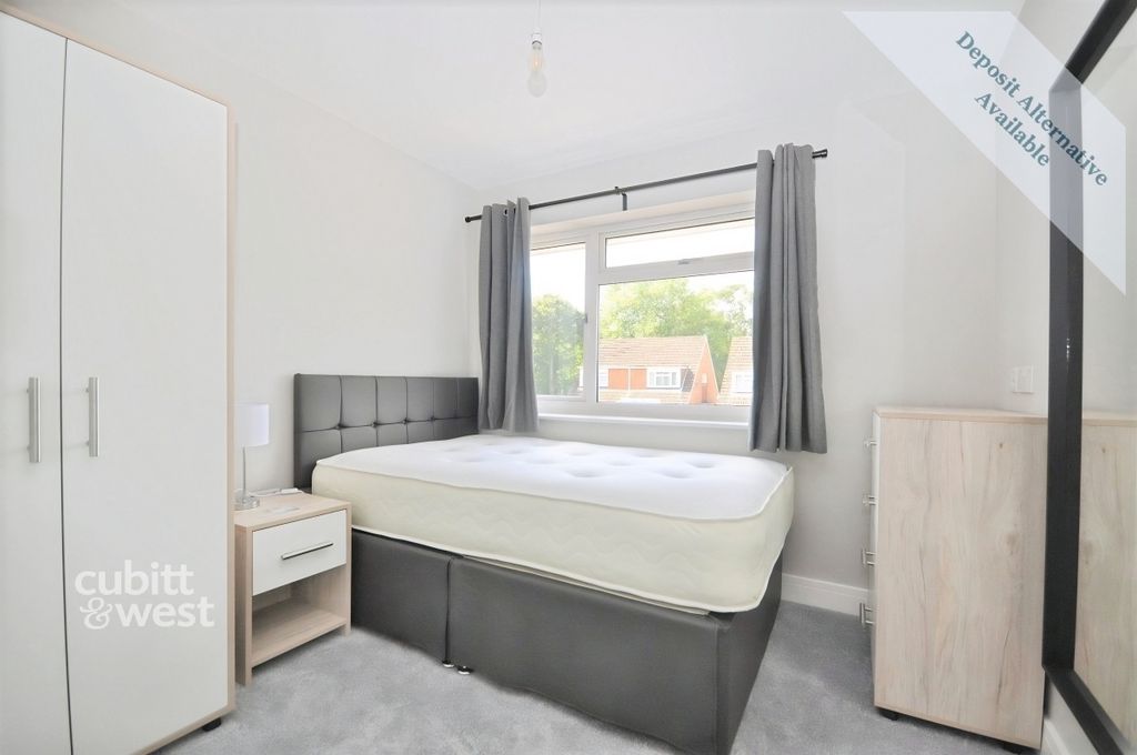 Property photo 2 of 9 Bedroom