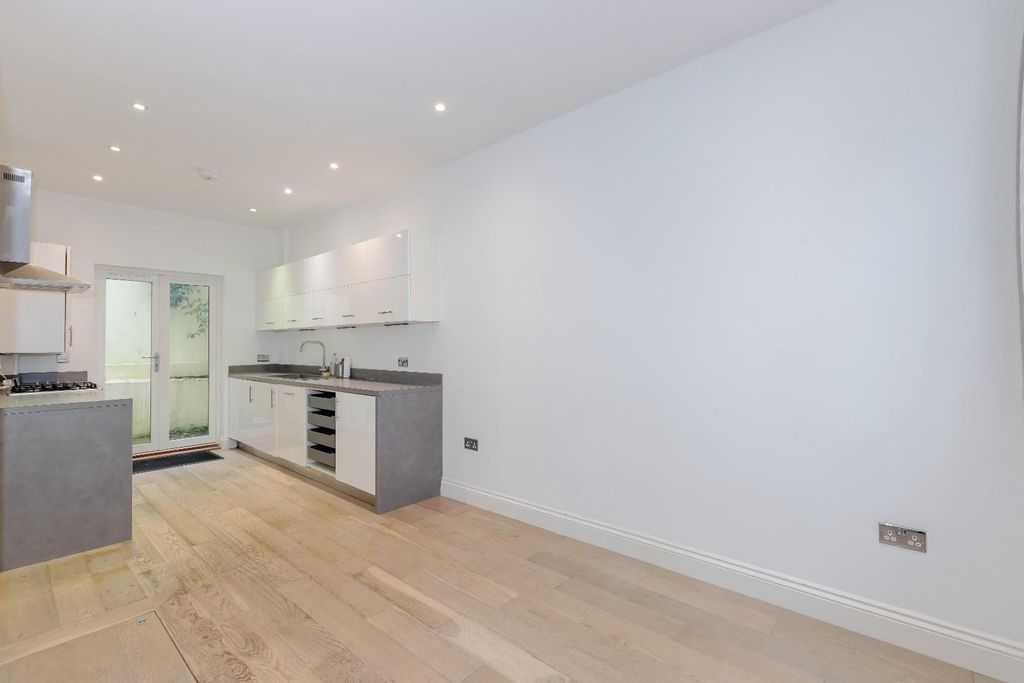 Property photo 2 of 22 Powis Rd_19.Jpg