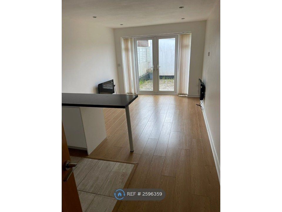 Property photo 3 of 9 Living/Dining Area