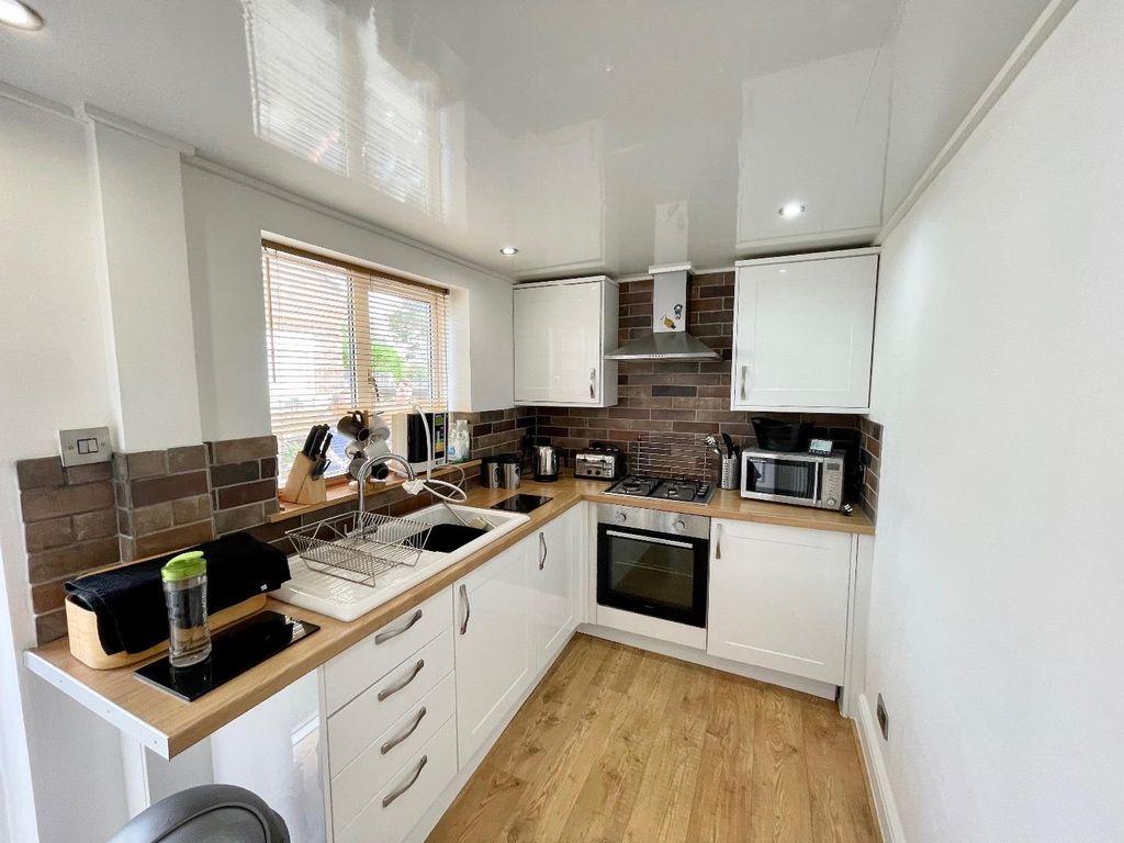 Property photo 3 of 12 Dining Kitchen