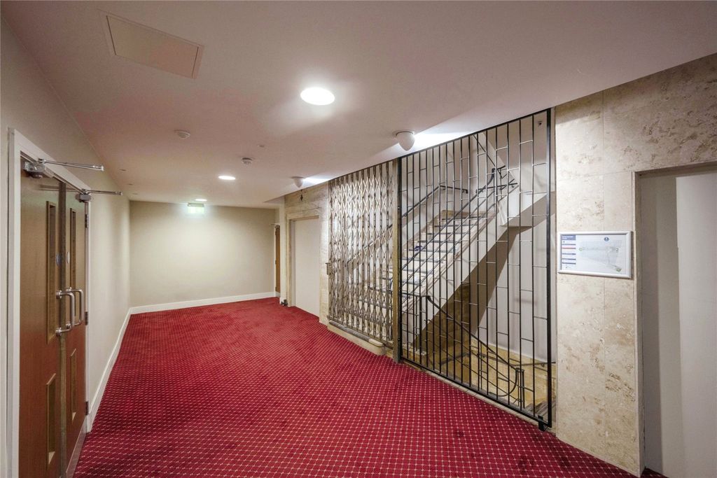 Property photo 3 of 9 Communal Landing