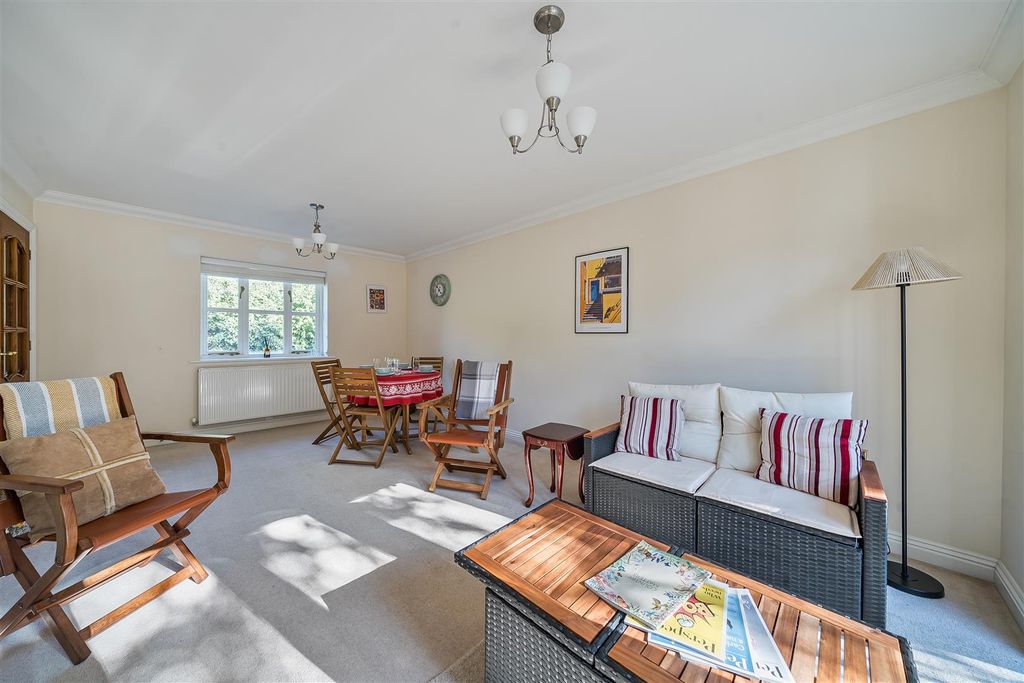 Property photo 2 of 21 Sitting Room