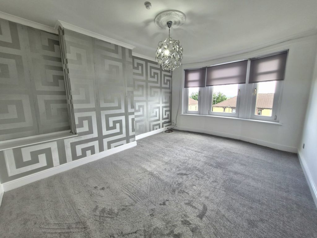 Property photo 2 of 8 Lounge