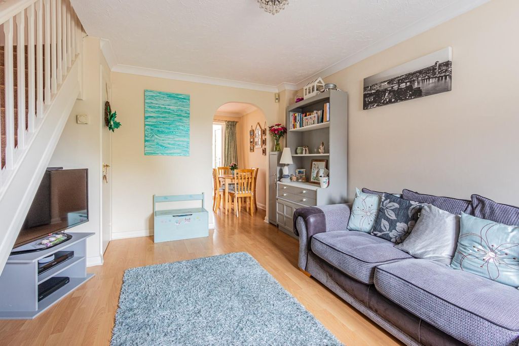 Property photo 3 of 19 Foxberry Close 5-11.Jpg