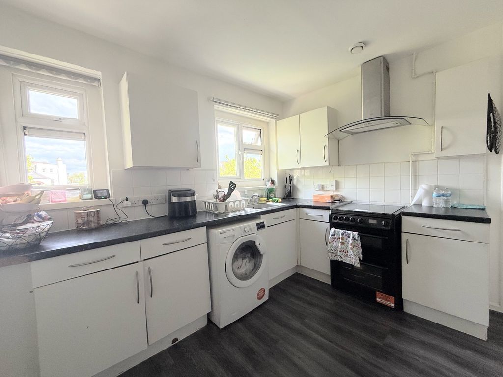 Property photo 3 of 11 2348313