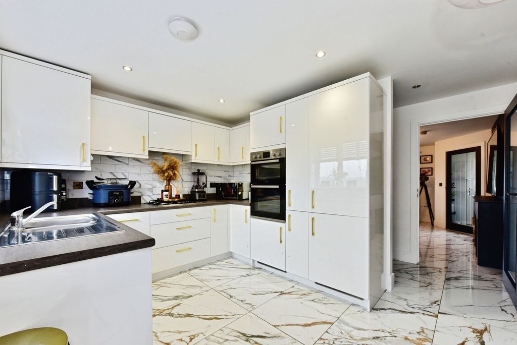 Property photo 2 of 20 Pbox-Img.Jpg