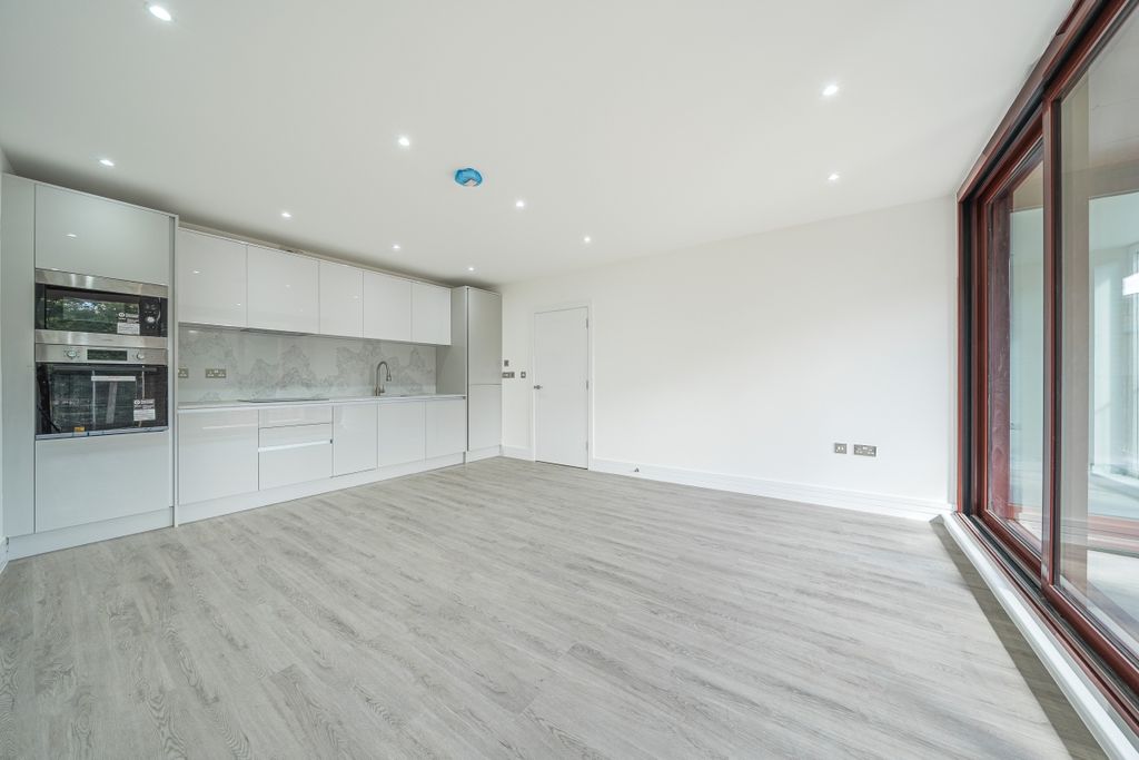 Property photo 1 of 17 1349798-7-68c7F83...