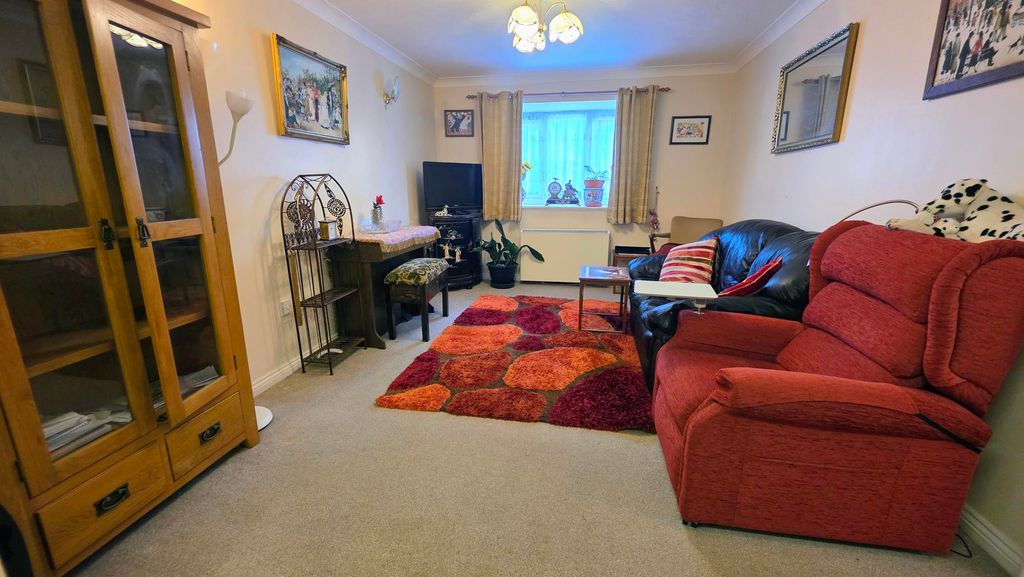 Property photo 2 of 10 Lounge