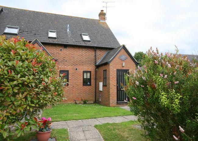 Property photo 1 of 4 Poplars Close.Jpg
