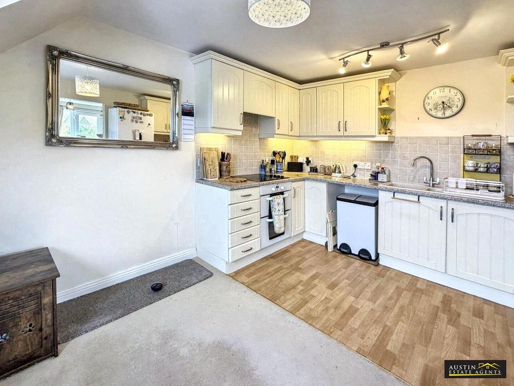 Property photo 2 of 14 Kitchen