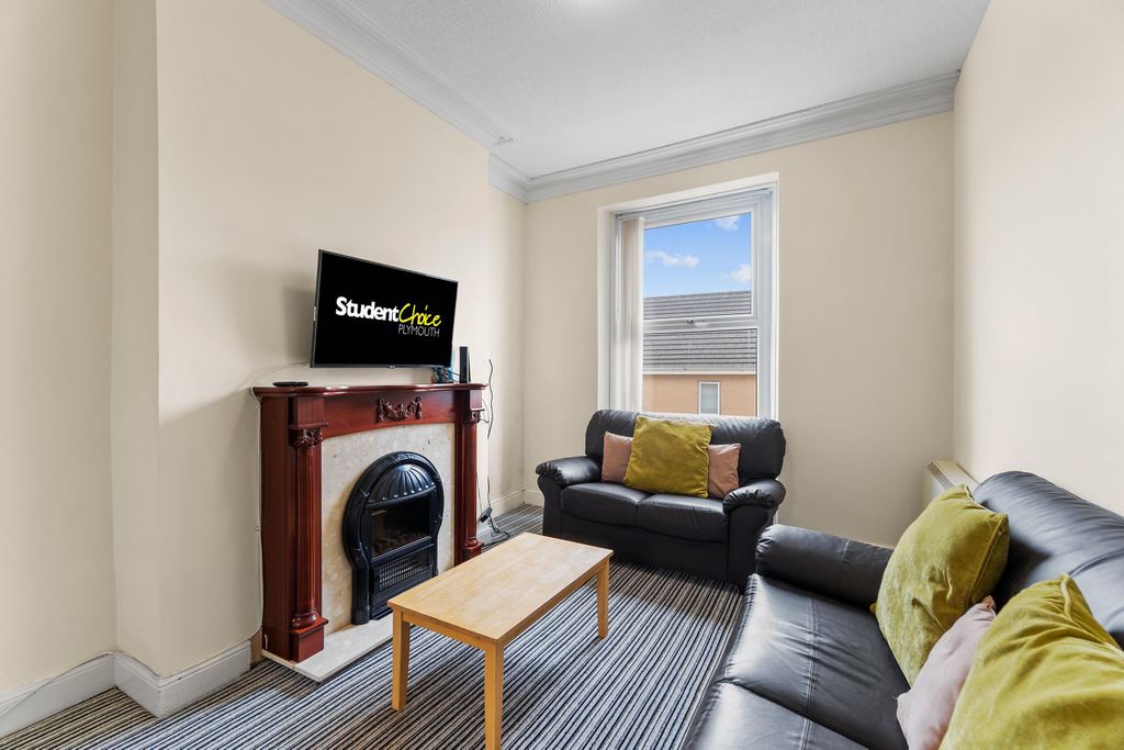 Property photo 2 of 12 Communal Lounge