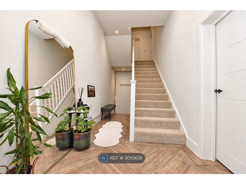 Property photo 2 of 14 Entrance Hall