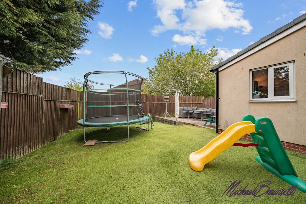 Property photo 2 of 25