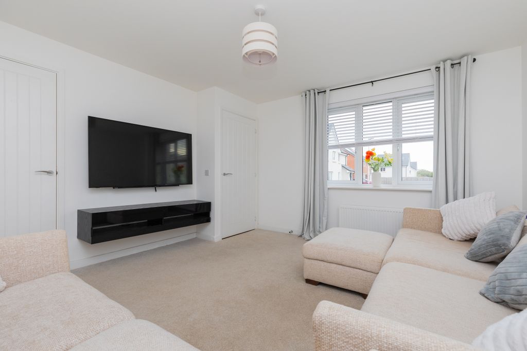 Property photo 2 of 20 22 Carsphairn Avenue Paisley-3