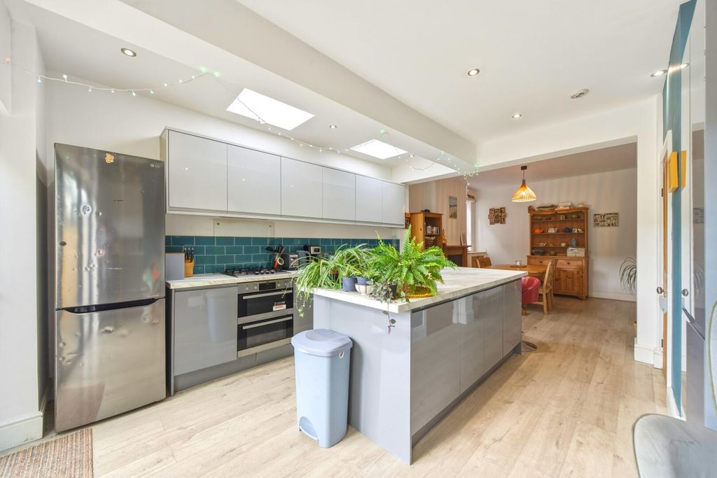 Property photo 2 of 18 Kitchen