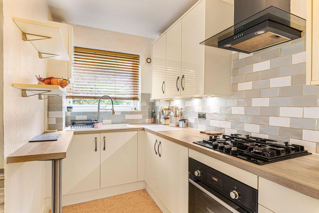 Property photo 3 of 14 Kitchen