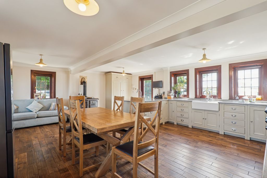 Property photo 2 of 50